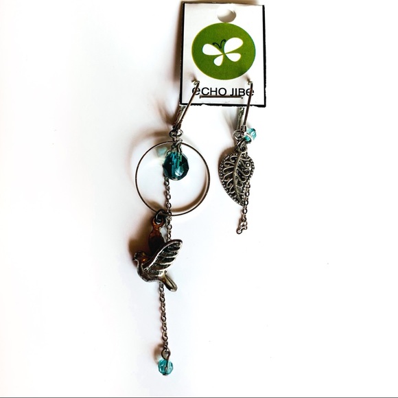 Silver artisan made asymmetric earrings - Picture 2 of 4